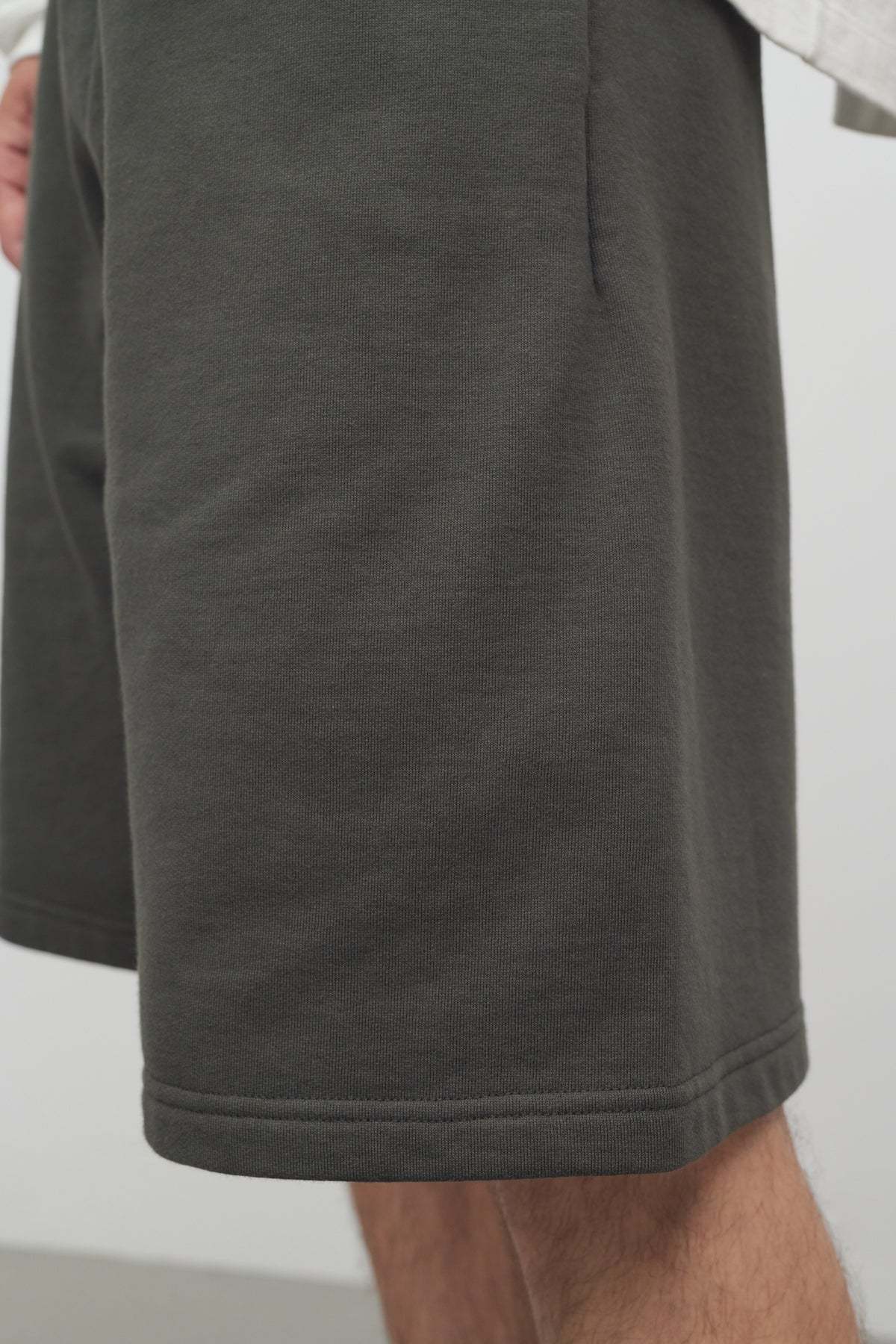 The Row Elastic Waist Shorts In Green