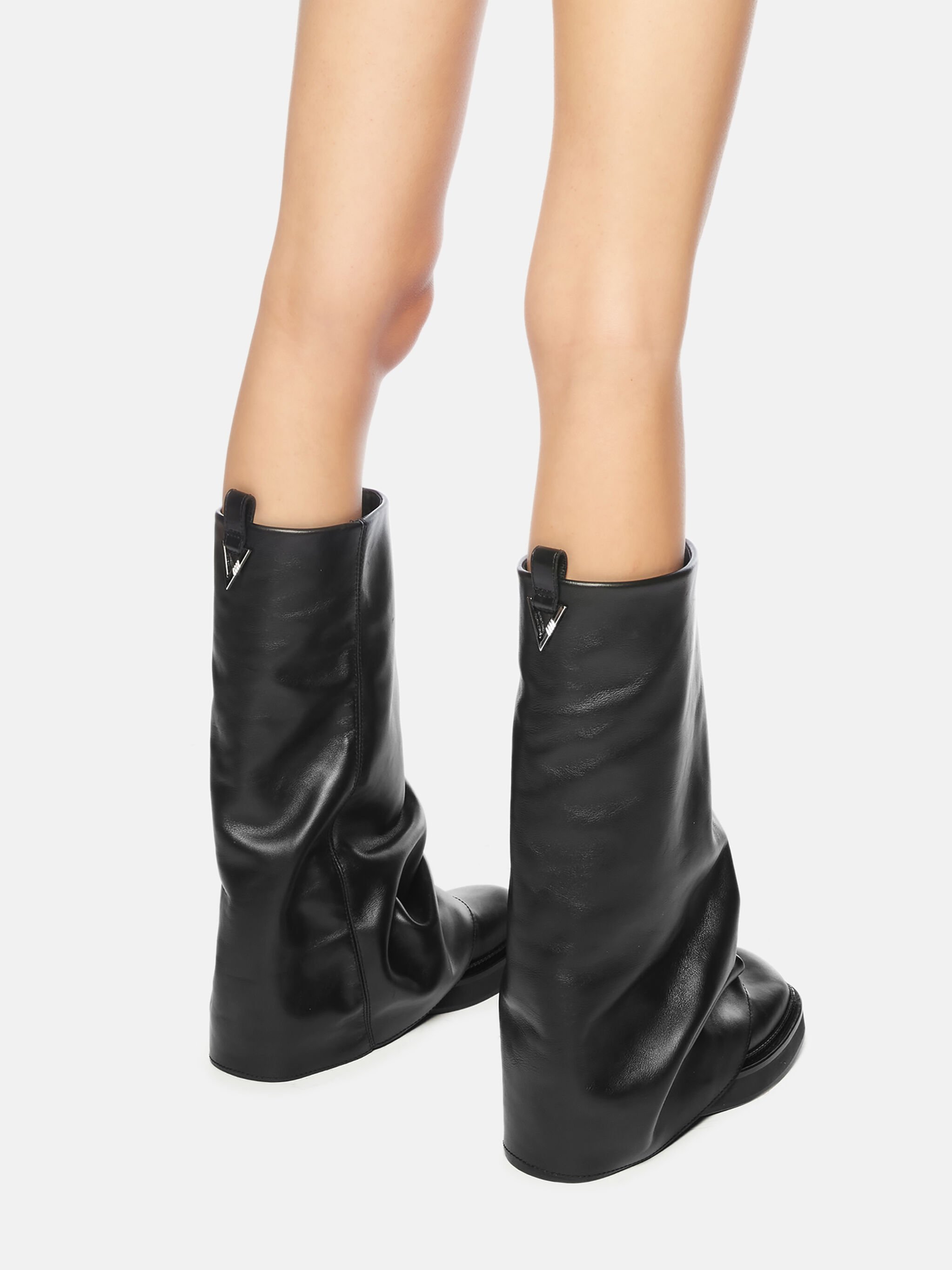 Attico Stylish Combat Boots With Square Toe Design In Black