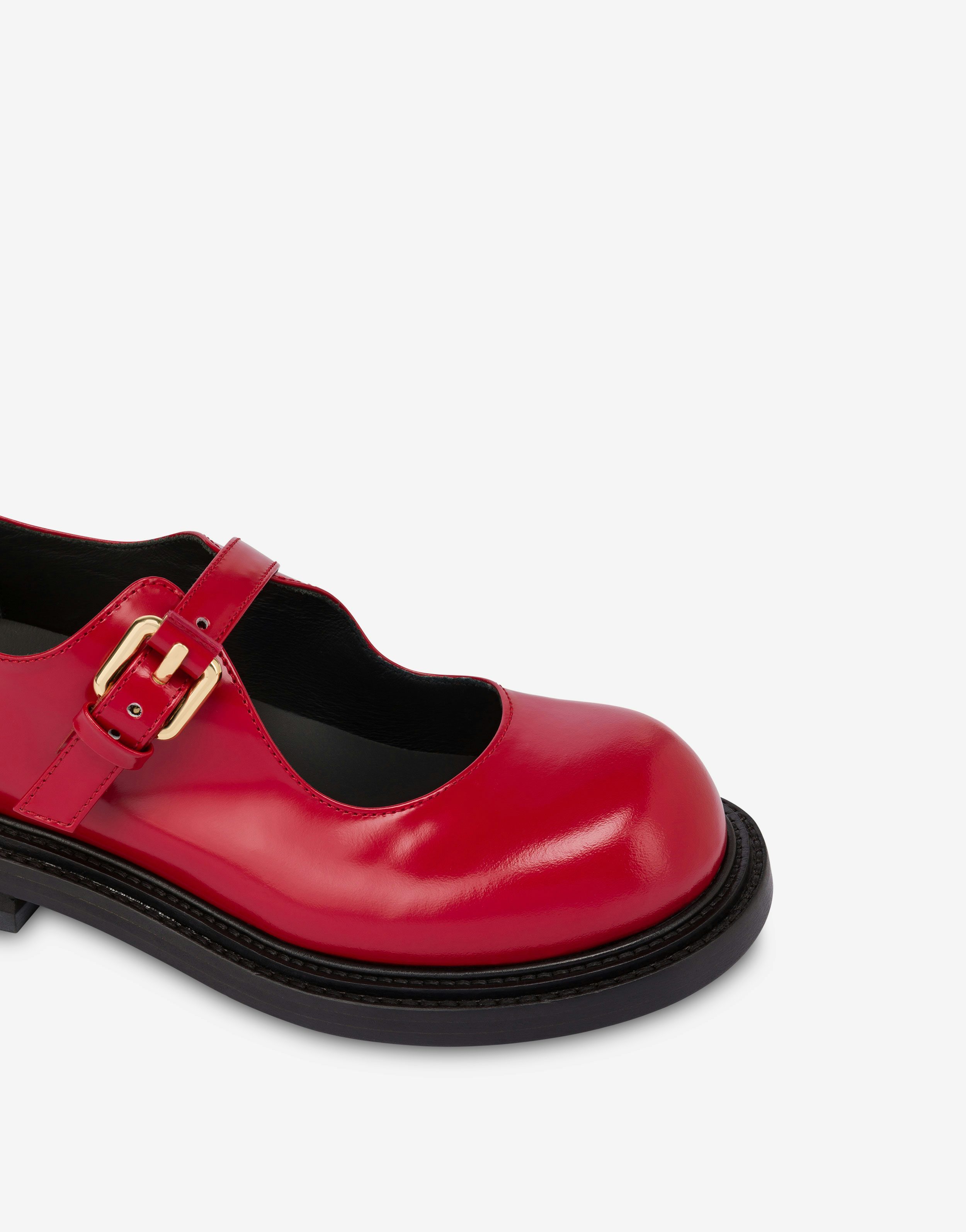 Moschino Glossy Round Toe Ballerina Shoes In Red