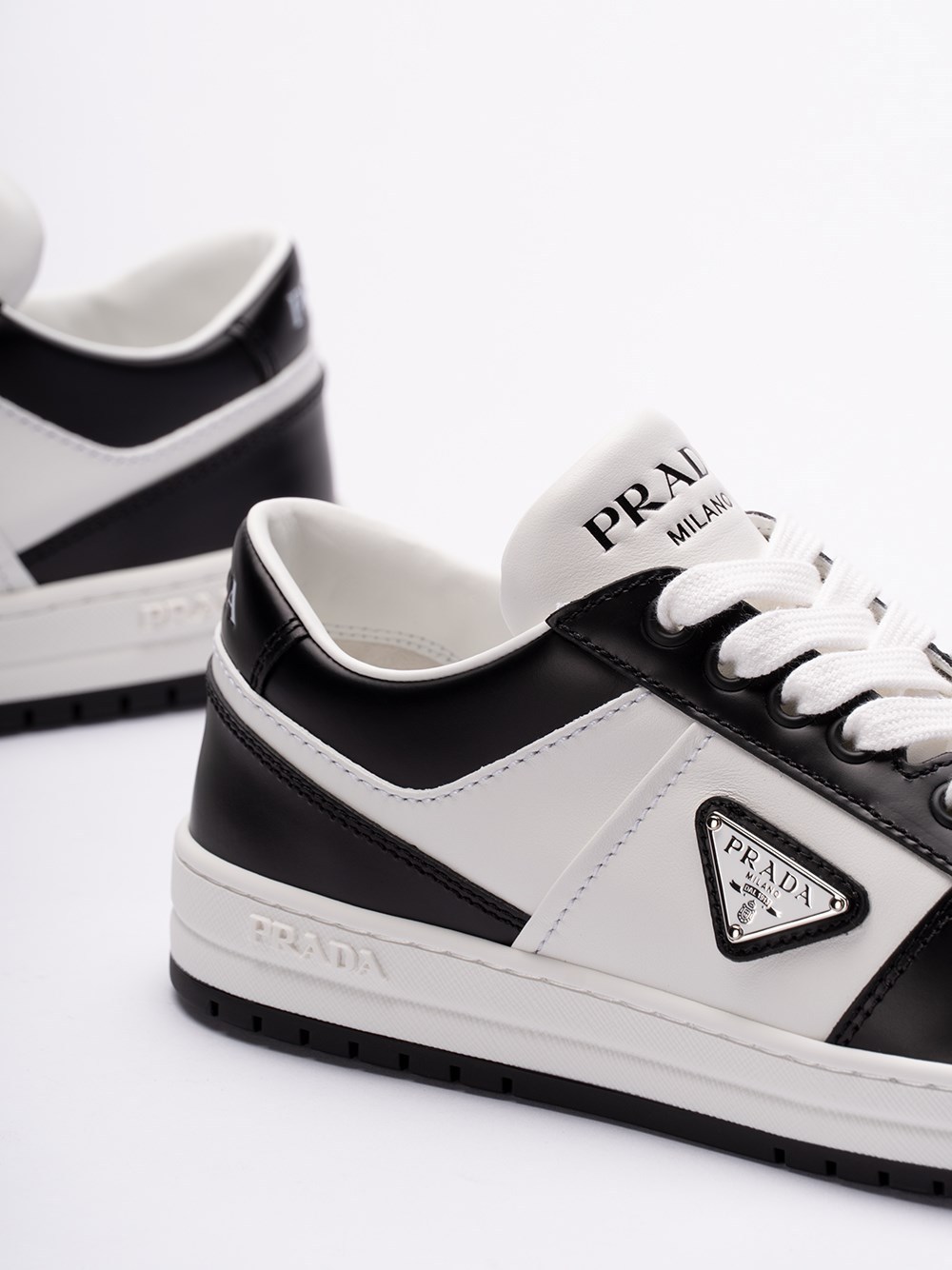 Prada Downtown Sneaker Aus Perforiertem Leder In White