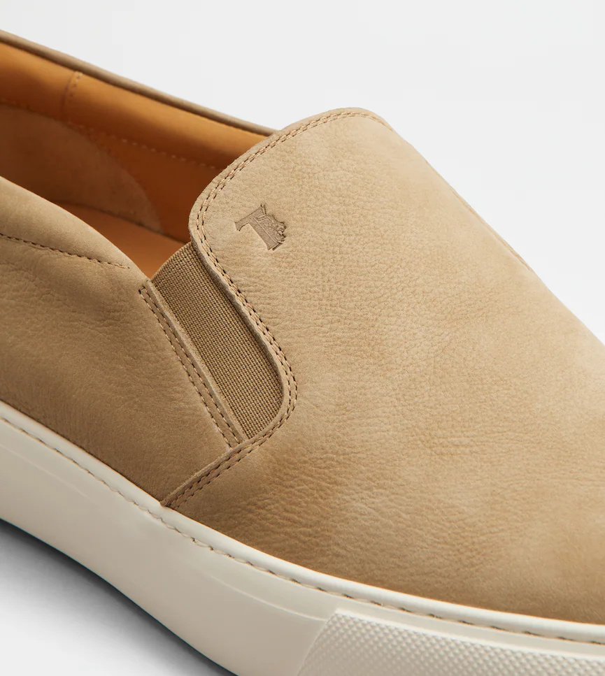 Tod's Slip-on Low-top Casual Shoes In Brown