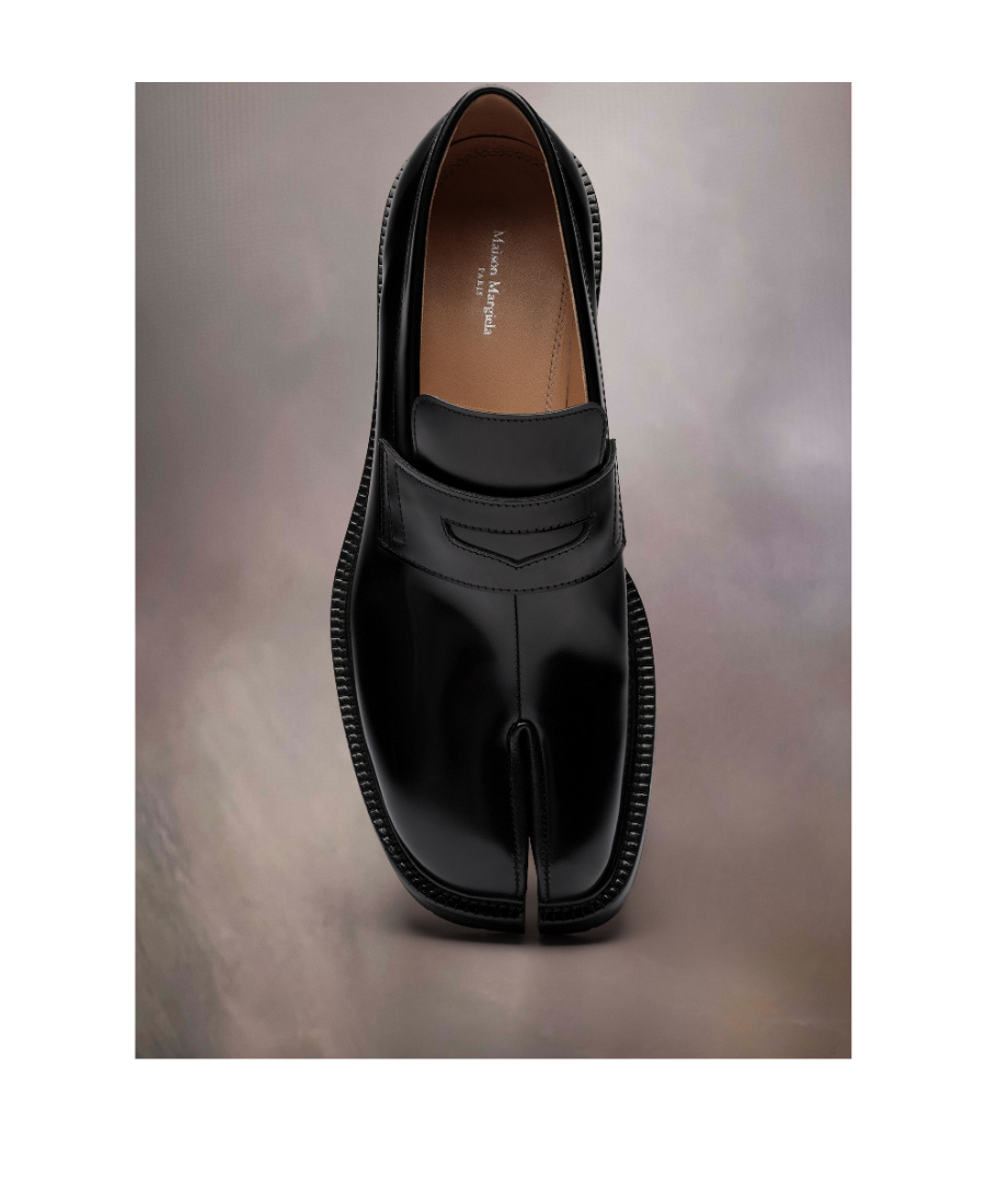 Maison Margiela Tabi Split-toe Glossed-leather Loafers In Black