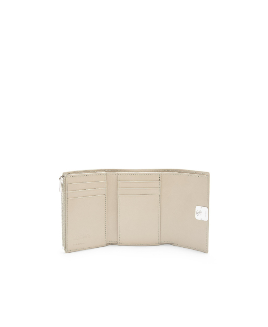 Loewe Anagram Small Vertical Wallet In Hammered Calfskin In Nude