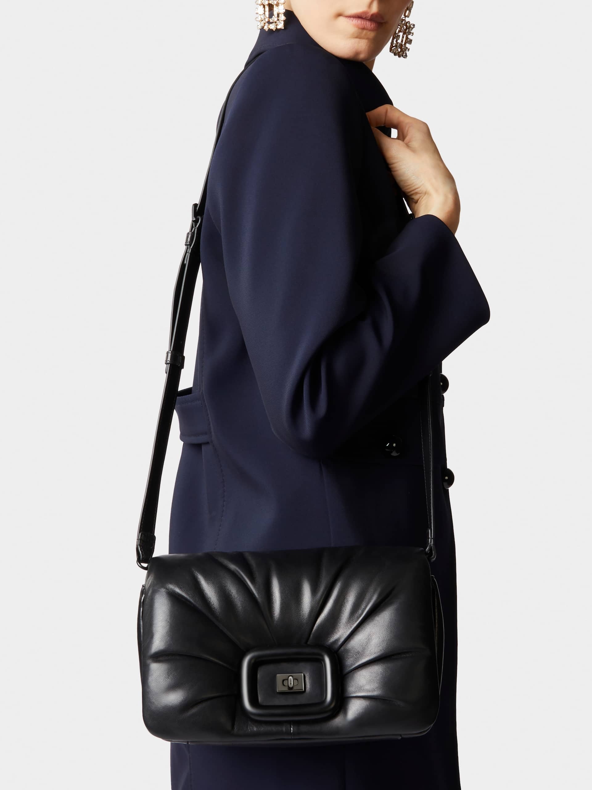 Roger Vivier Viv' Choc Me Bag In Leather In Black