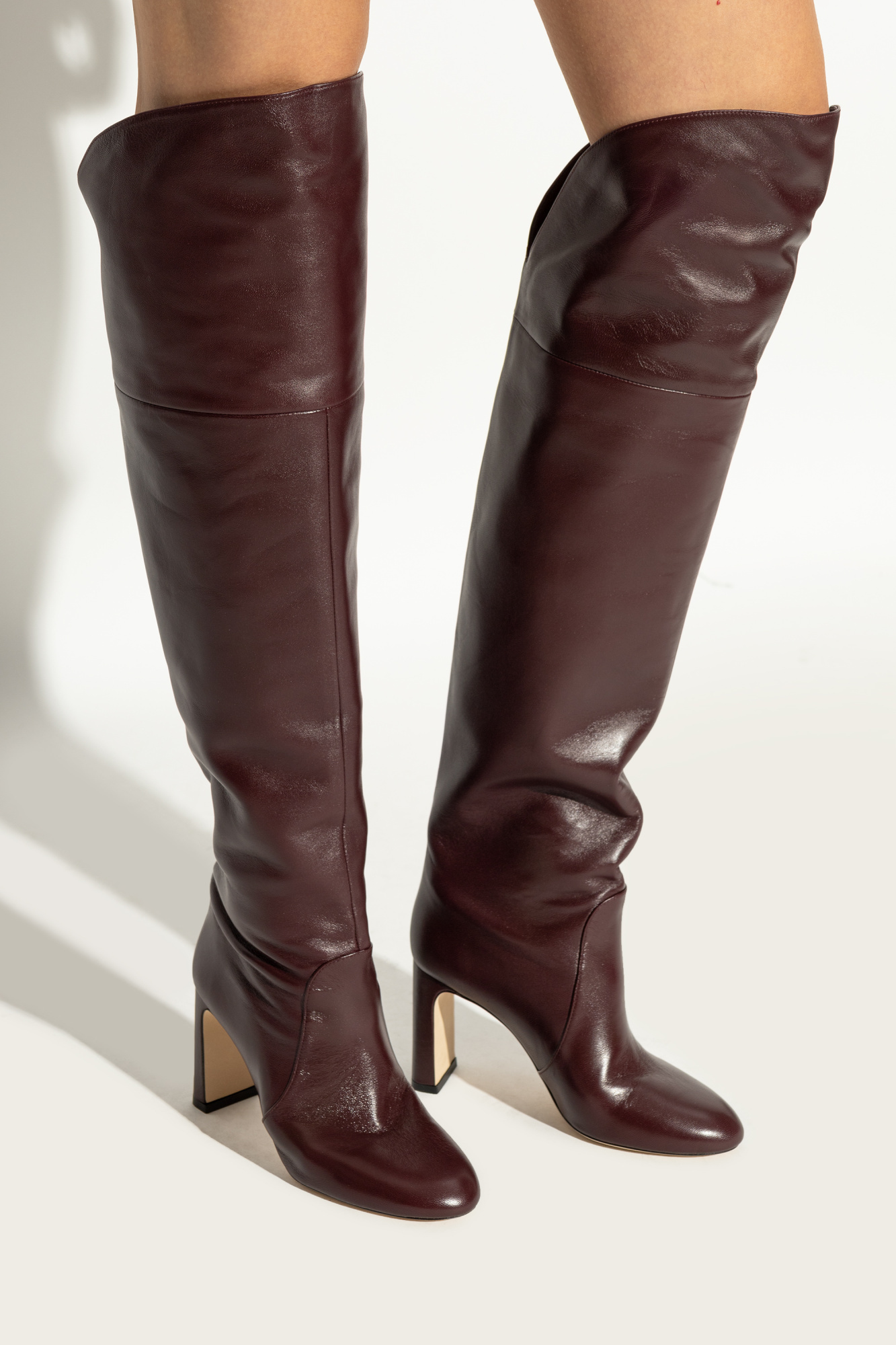 Stuart Weitzman Round Toe Boots In Burgundy