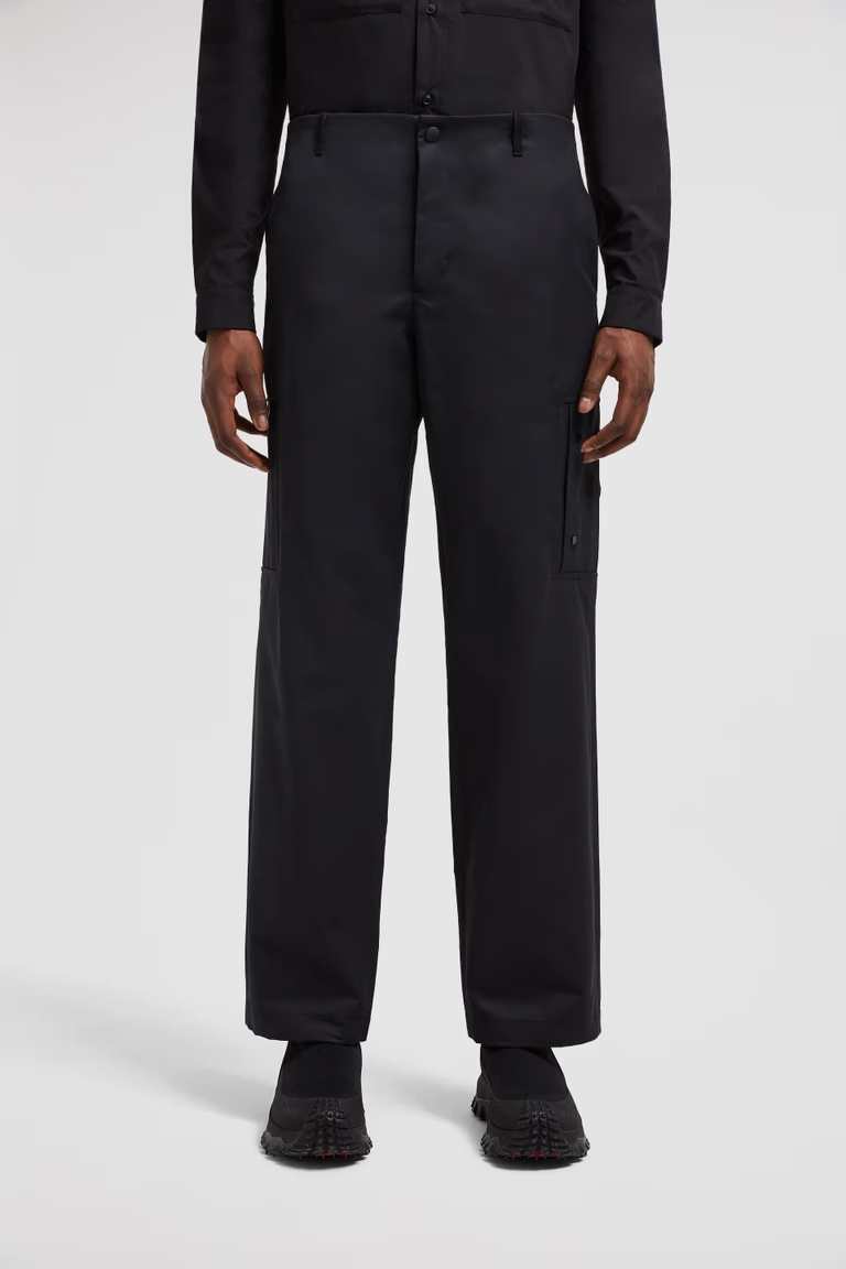 Moncler Logo-patch Cargo Trousers In Black