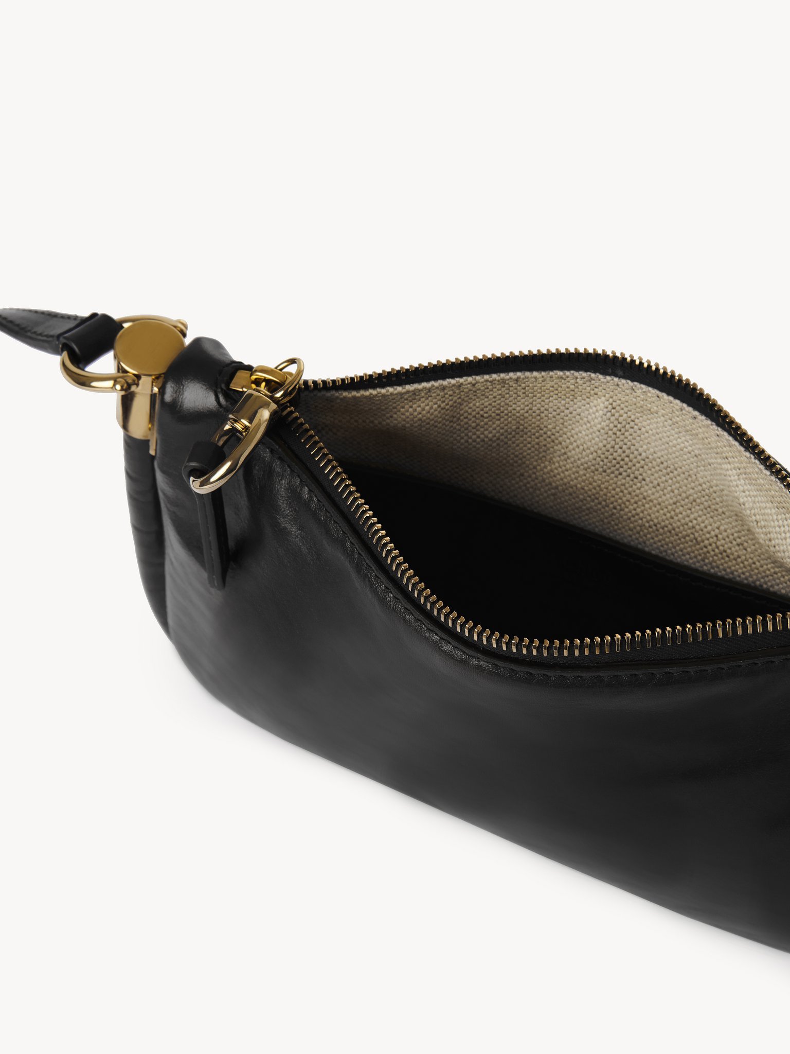 Chloé Logo Shoulder Bag In Black
