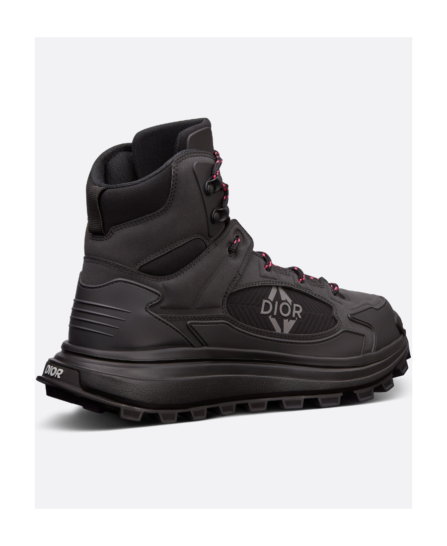 Dior Logo Snow Boots In Black