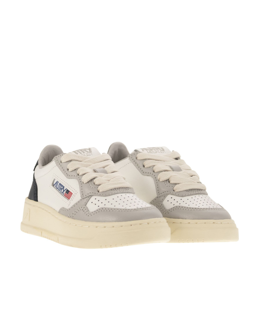 Autry Panelled Low-top Leather Sneakers In Nude