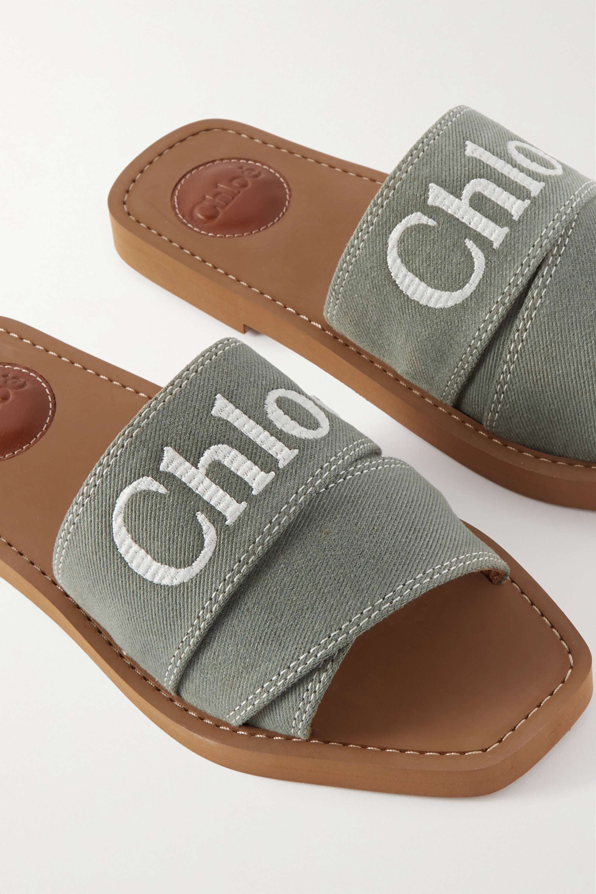 Chloé Woody Logo Denim Slippers In Brown