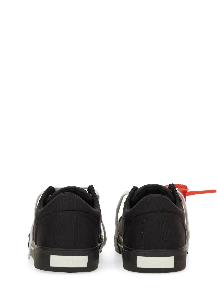 Off-white Round-toe Low-top Casual Shoes In Black