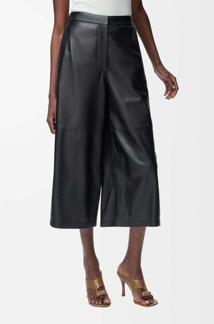 Loewe Cropped Trousers In Nappa Lambskin In Black