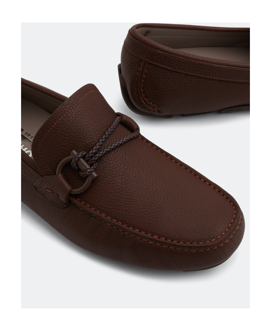 Ferragamo Gancini-detail Loafers In Black