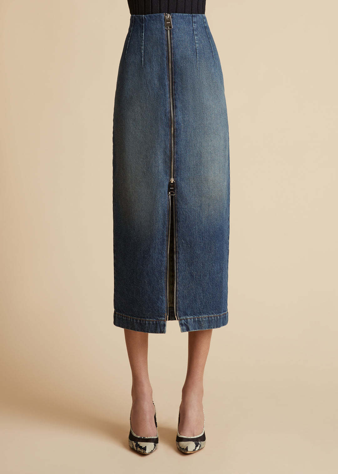 KHAITE ZIPPERED DENIM SKIRT