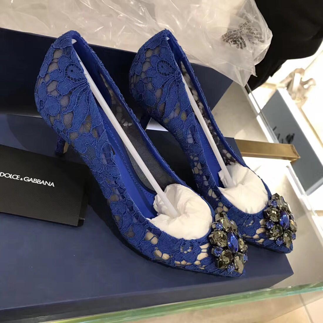 Dolce & Gabbana Bellucci Taormina Lace Pumps In Blue