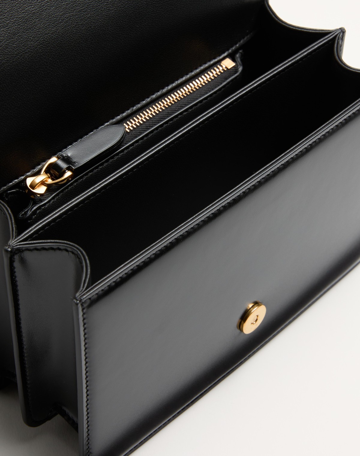Valentino Garavani Garavani Vain Shoulder Bag In Shiny Calfskin Woman Black Uni In Black