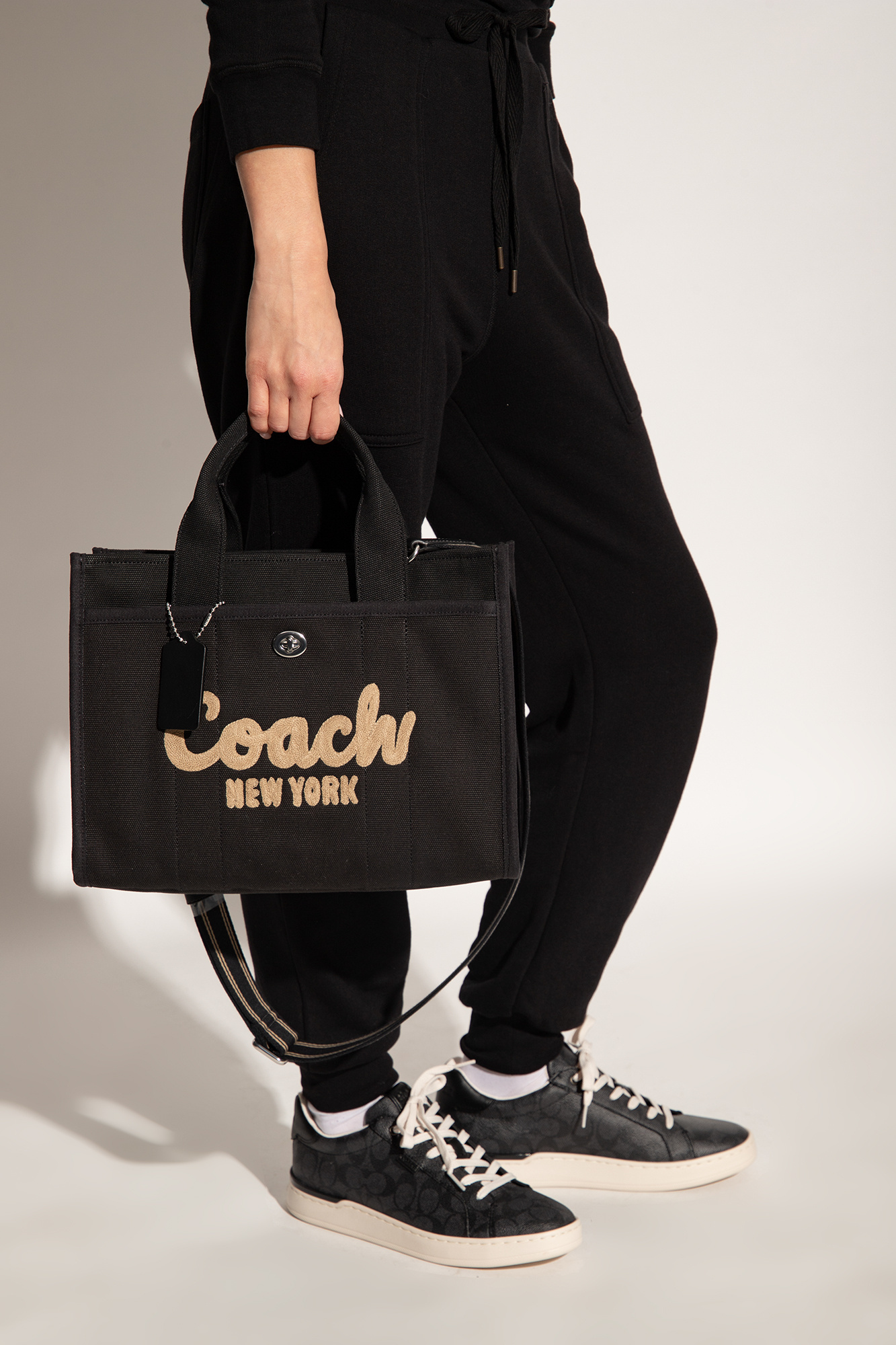 Coach Borsa Shopping Cargo 26 In Tela Nera  Donna In Black