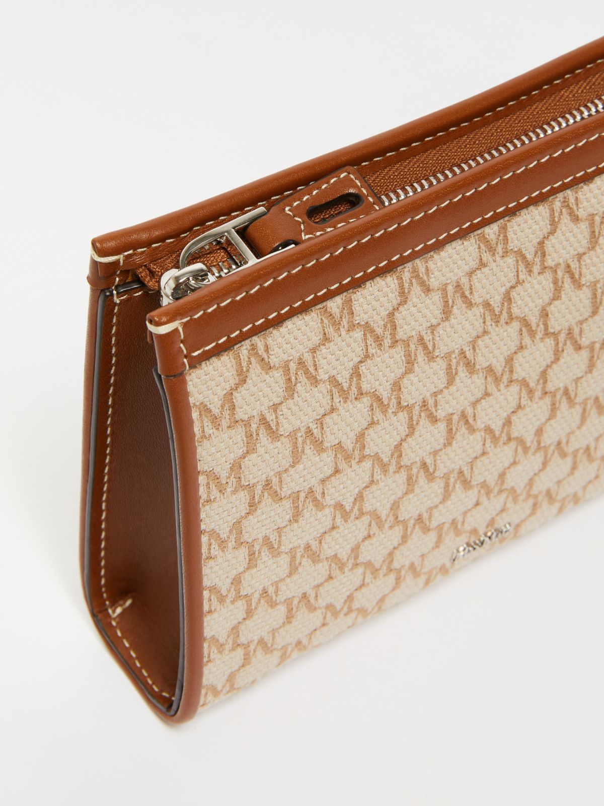 Max Mara Zipper Shoulder Bag In Hazelnut Brown