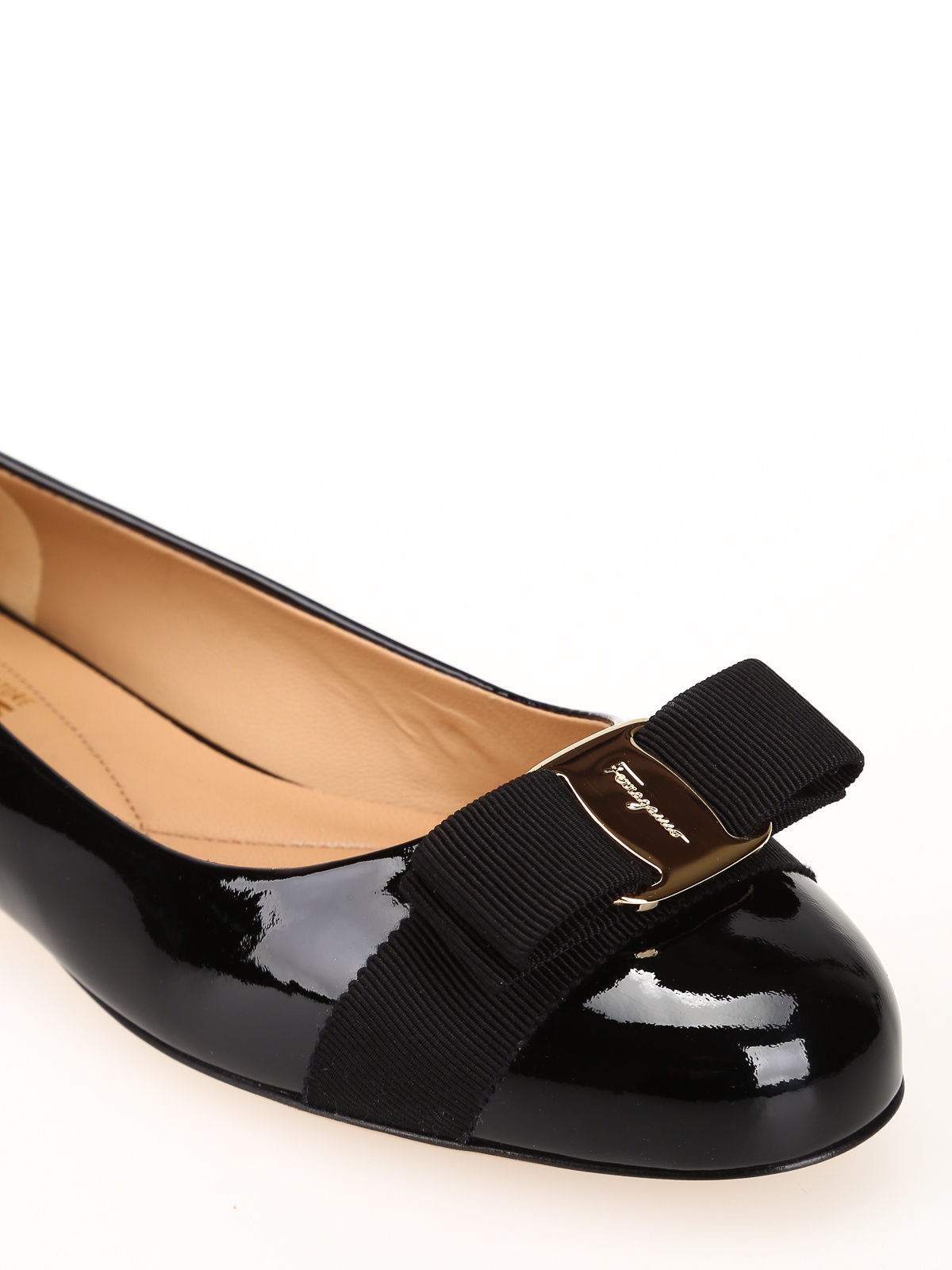 Ferragamo Varina Bow-embellished Patent-leather Ballet Flats In Black