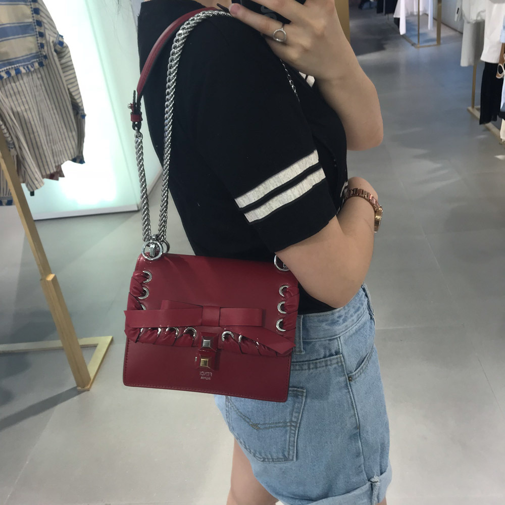 Fendi Kan I Bowknot Calfskin Shoulder Bag In Red
