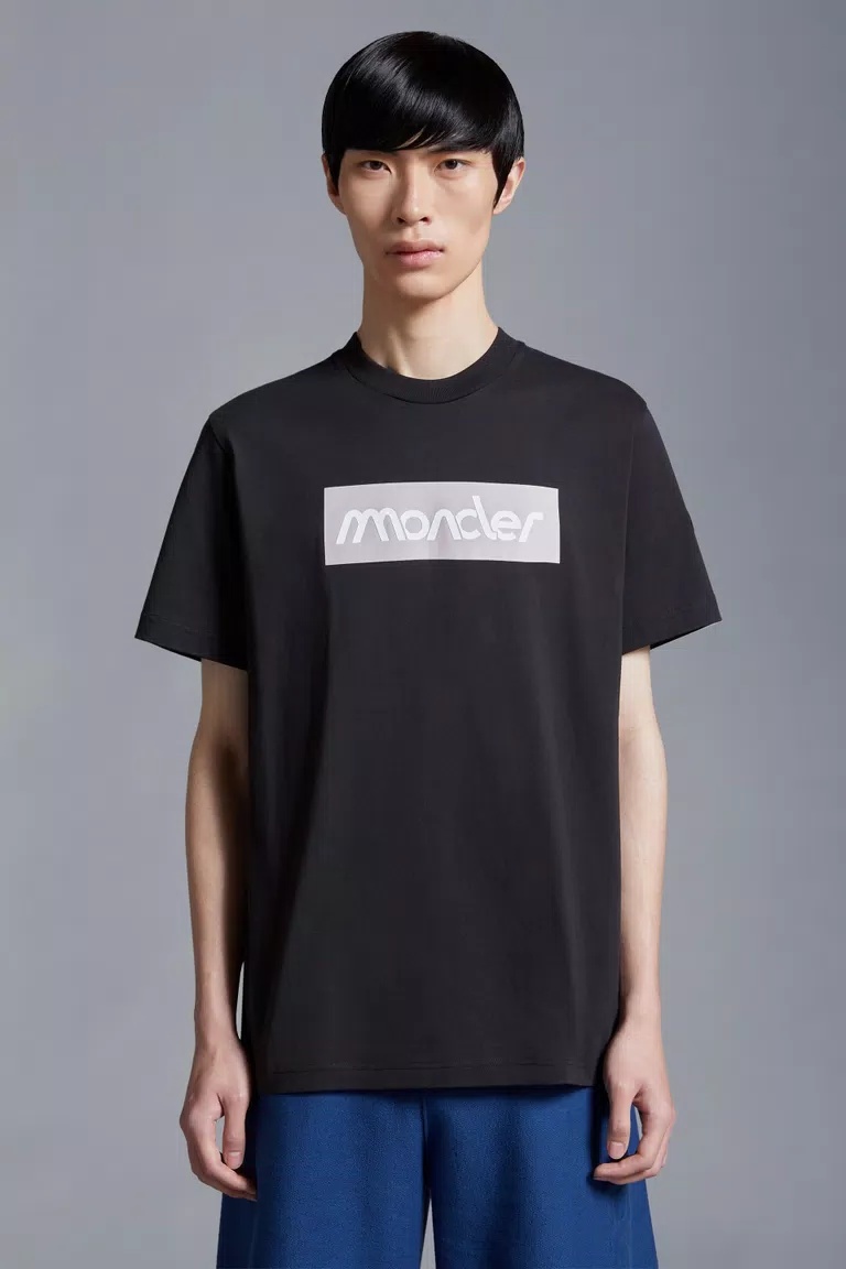 Moncler Logo T-shirt In Black