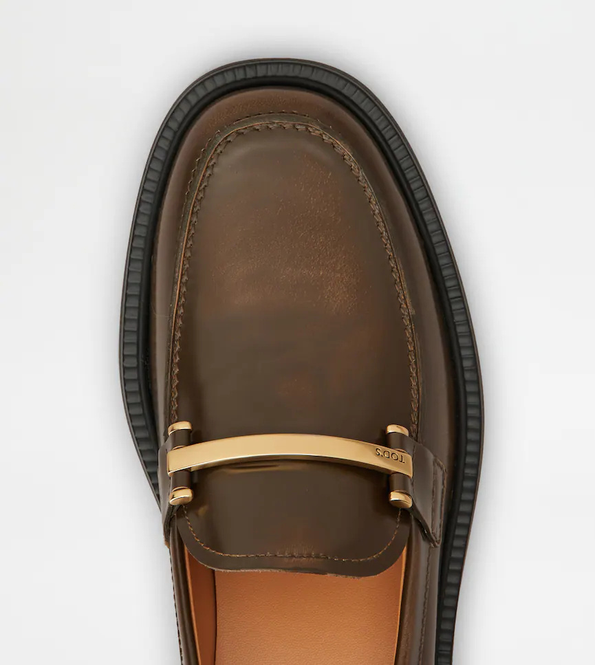 Tod's Round Toe Loafers In Brown