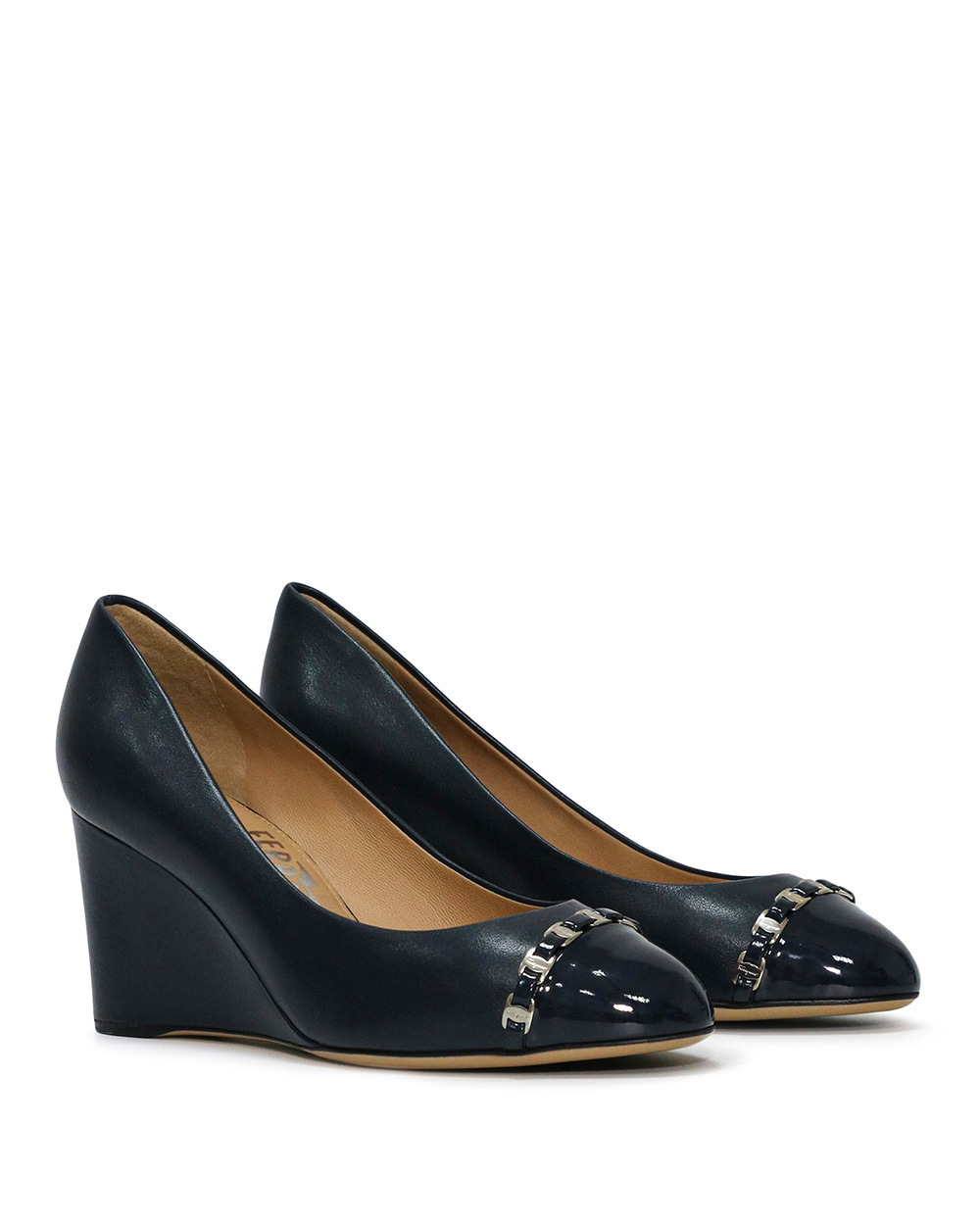 Ferragamo Round Head Heels In Black