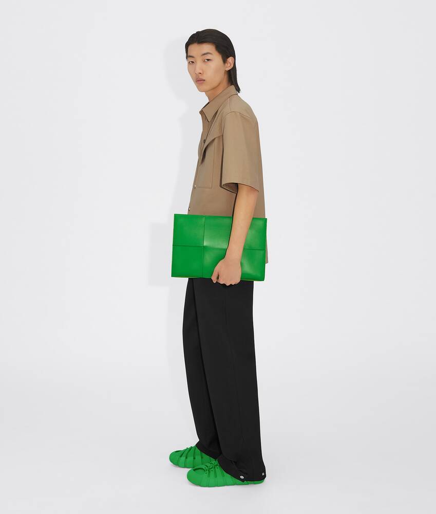 Bottega Veneta Urban Intrecciato Leather Clutch Bag In Green