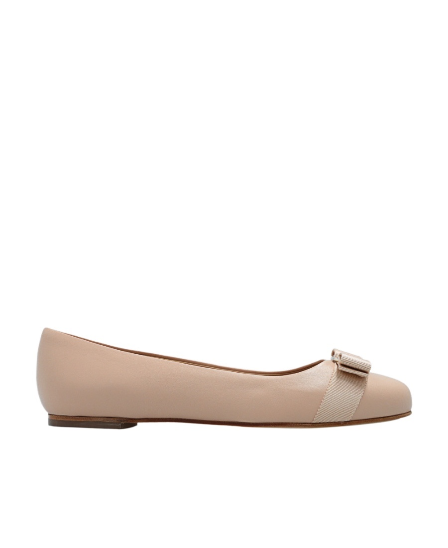 Ferragamo Logo Flat Shoes In Brown