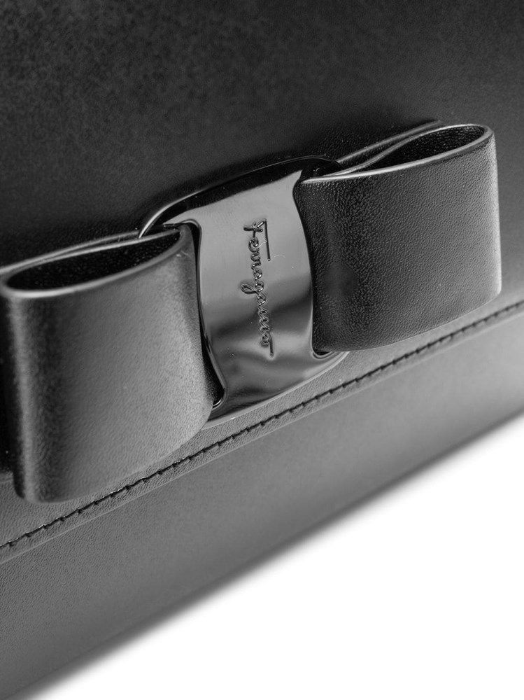 Ferragamo Bowknot Shoulder Bag In Black