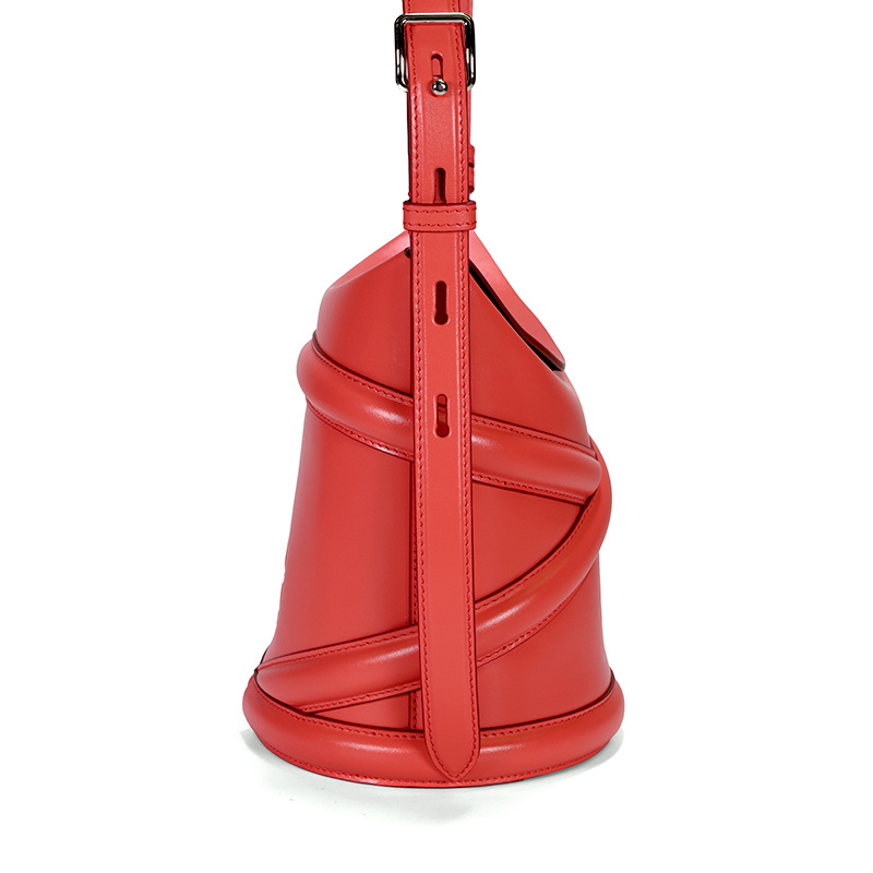 Alexander Mcqueen The Curve Bucket Shoulder Bag In Red