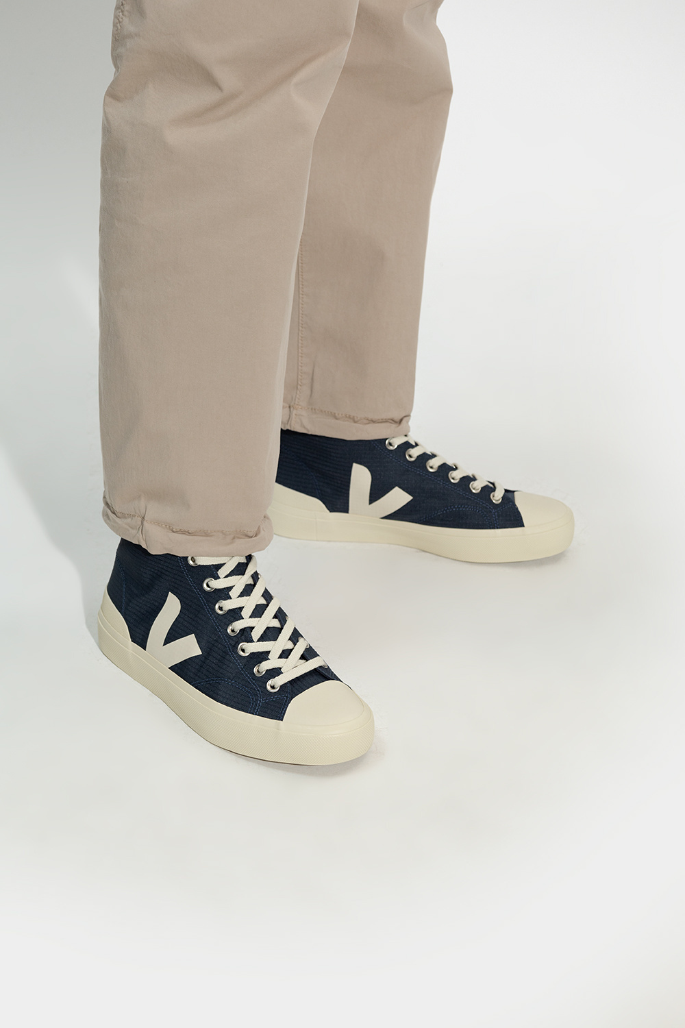 Veja Logo Board Shoes In Black