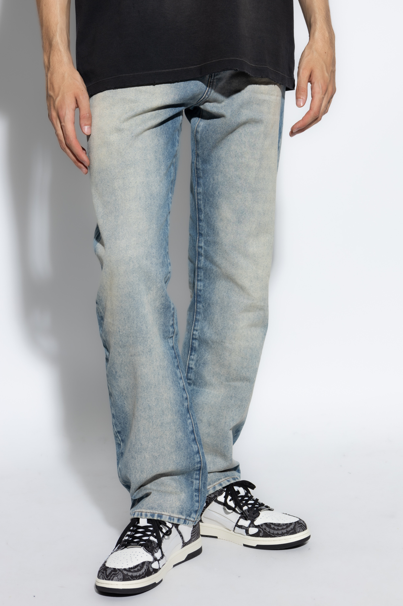 Amiri Released Jeans In Gray