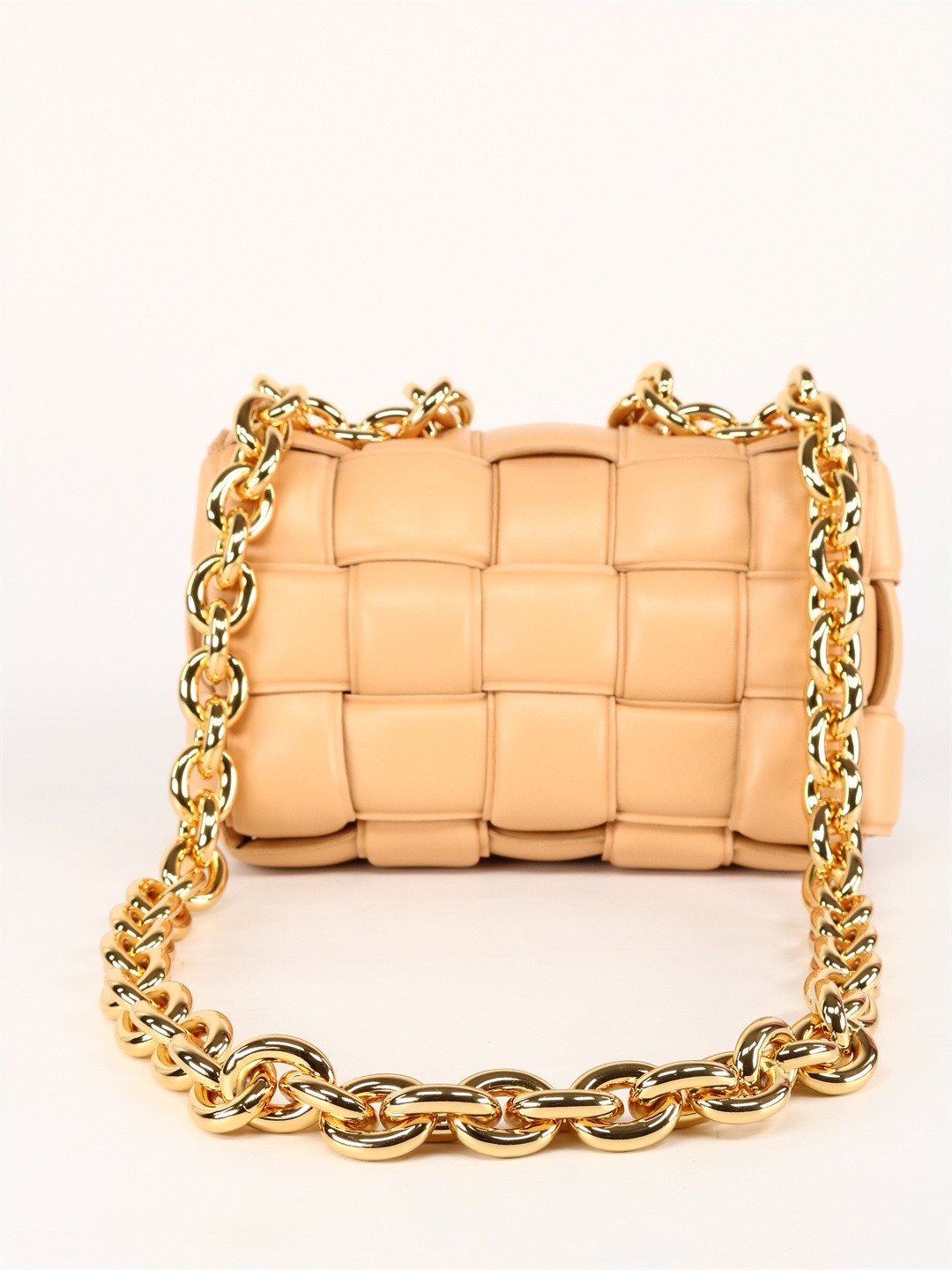 Bottega Veneta The Chain Cassette Shoulder Bag In Nude