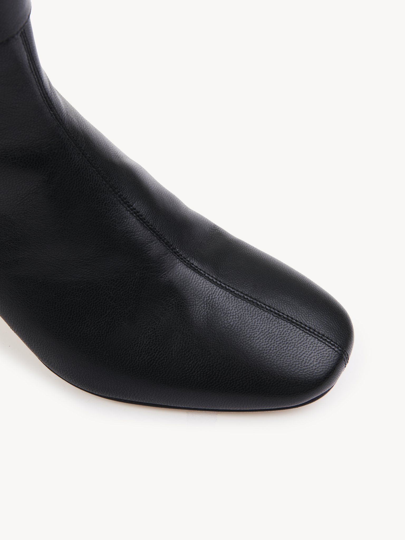 Chloé 'alize' Black Ankle Boots With C Buckle In Black