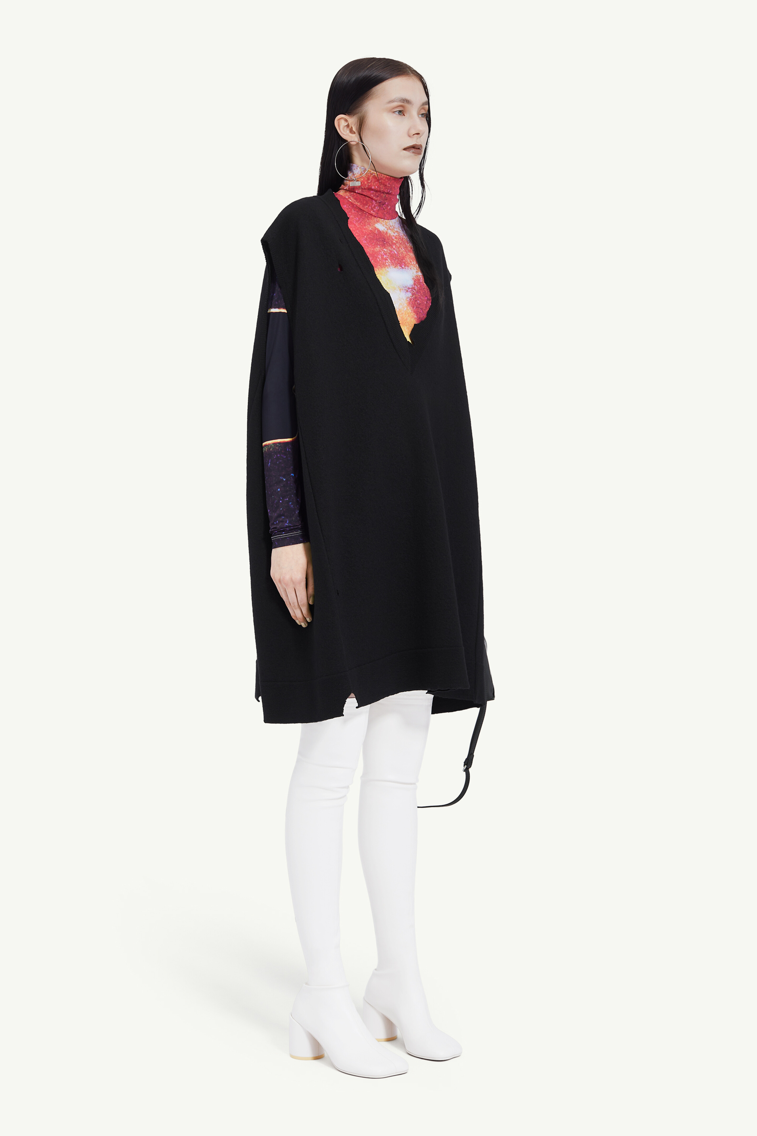 Mm6 Maison Margiela Oversized V-neck Virgin-wool Vest In Black