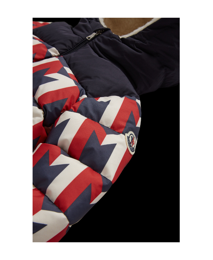Moncler Long-sleeved Down Jacket With Hat In Black