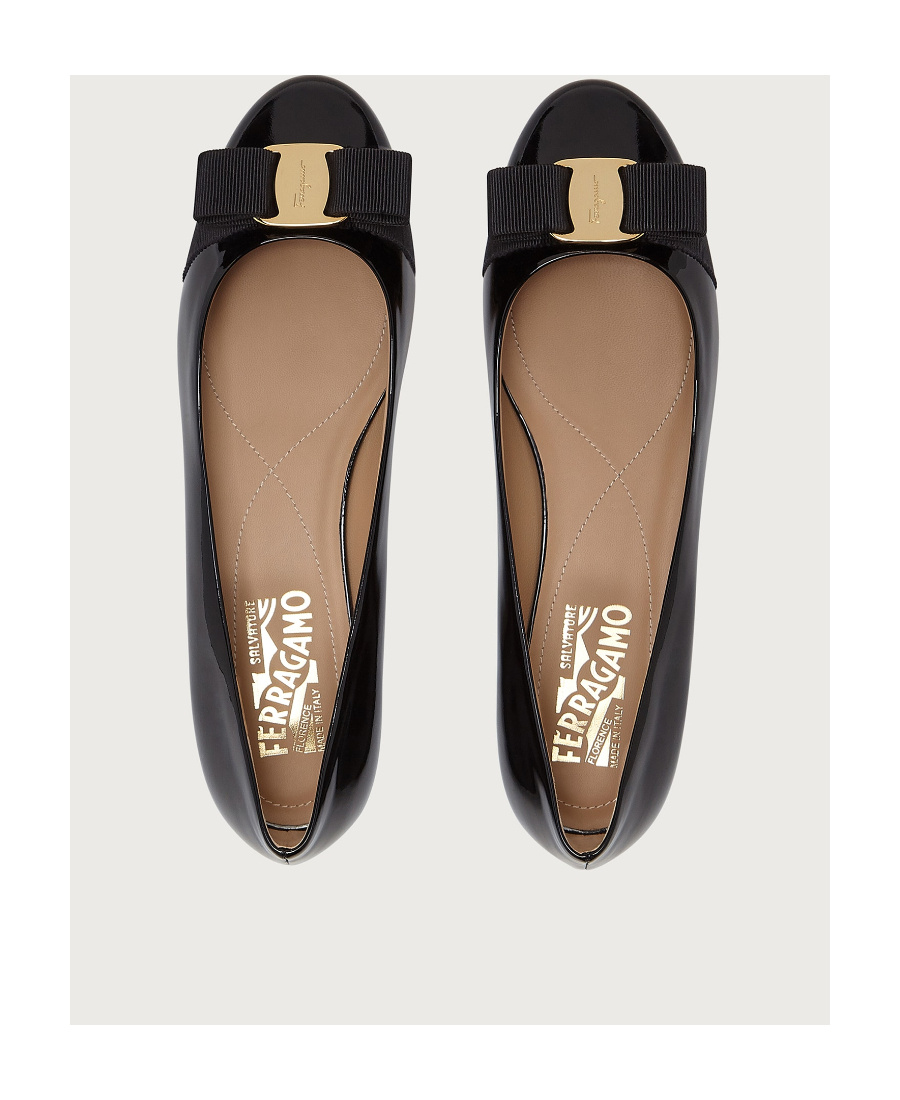 Ferragamo Bow Tie Flat Shoes In Black