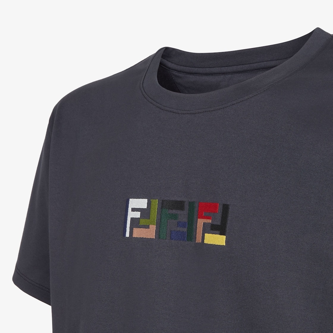 Fendi Short-sleeved Round Collar T-shirt In Black