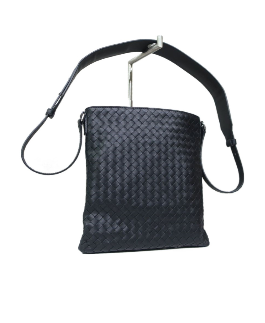 Bottega Veneta Woven Detail Cross-body Bag In Black