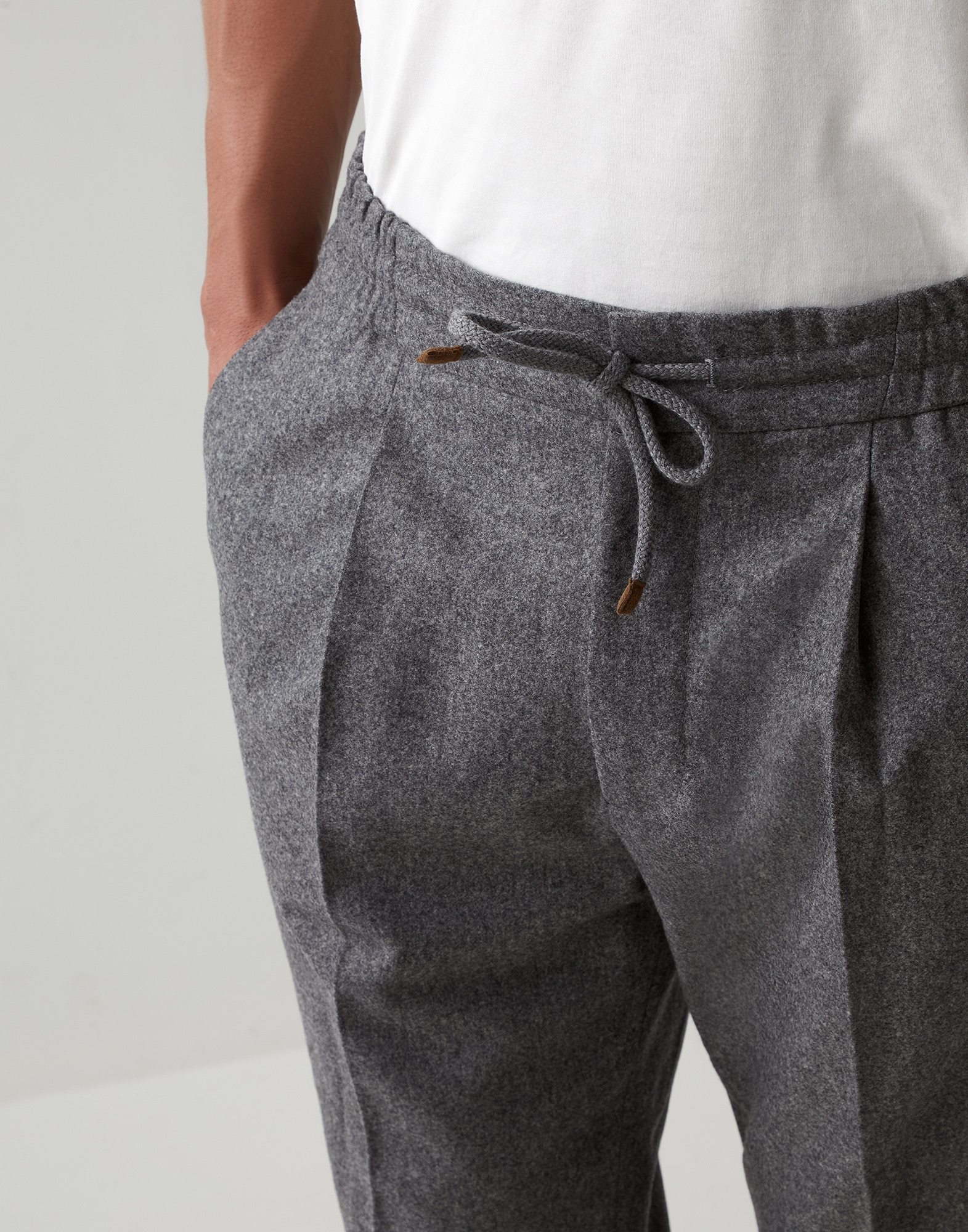 Brunello Cucinelli Pleated Drawstring Trousers In Gray
