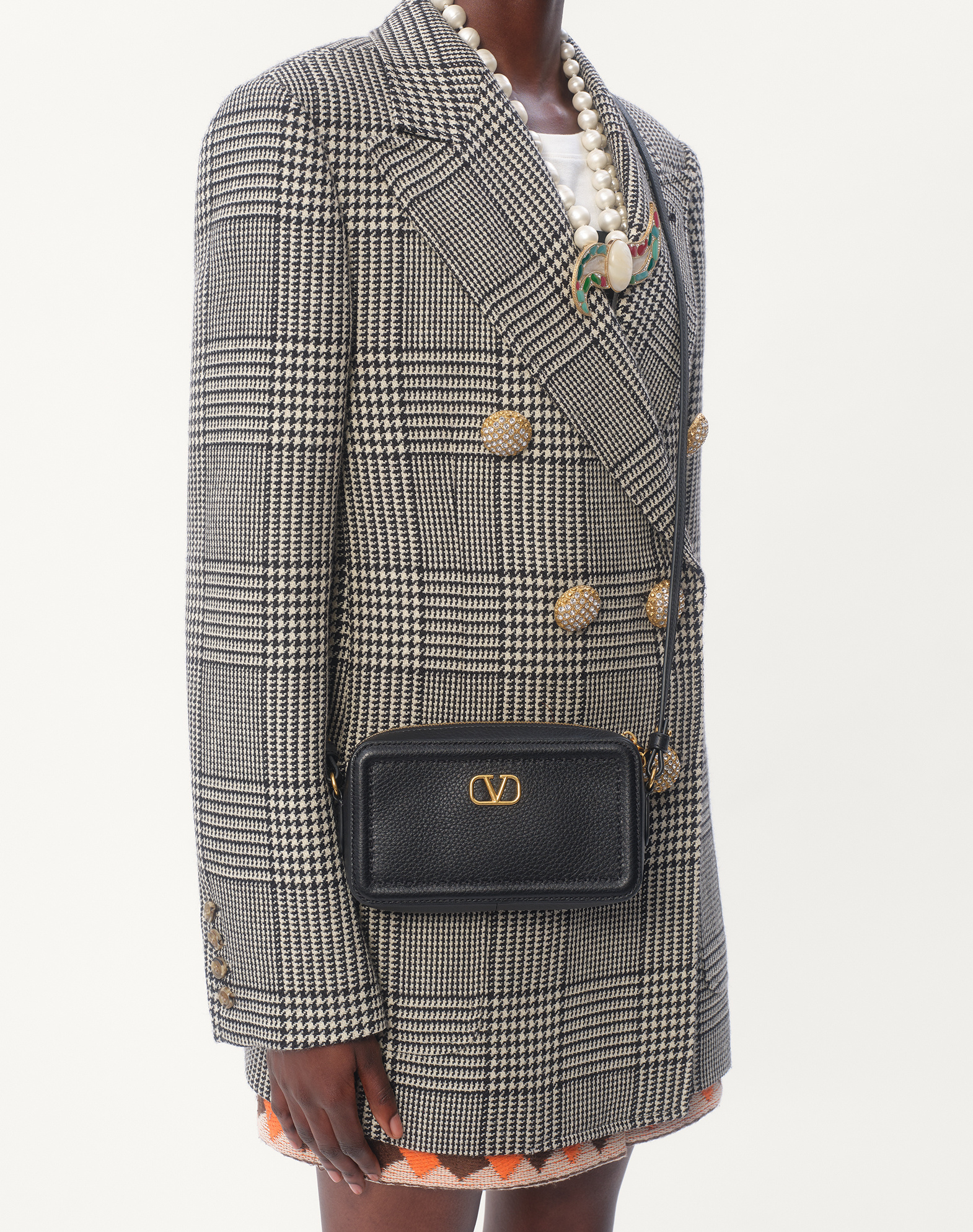 Valentino Garavani Altime Zippered Shoulder Bag In Black