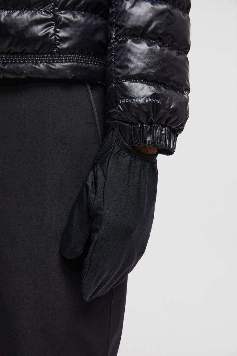 Moncler Logo-patch Padded-design Jacket In Black