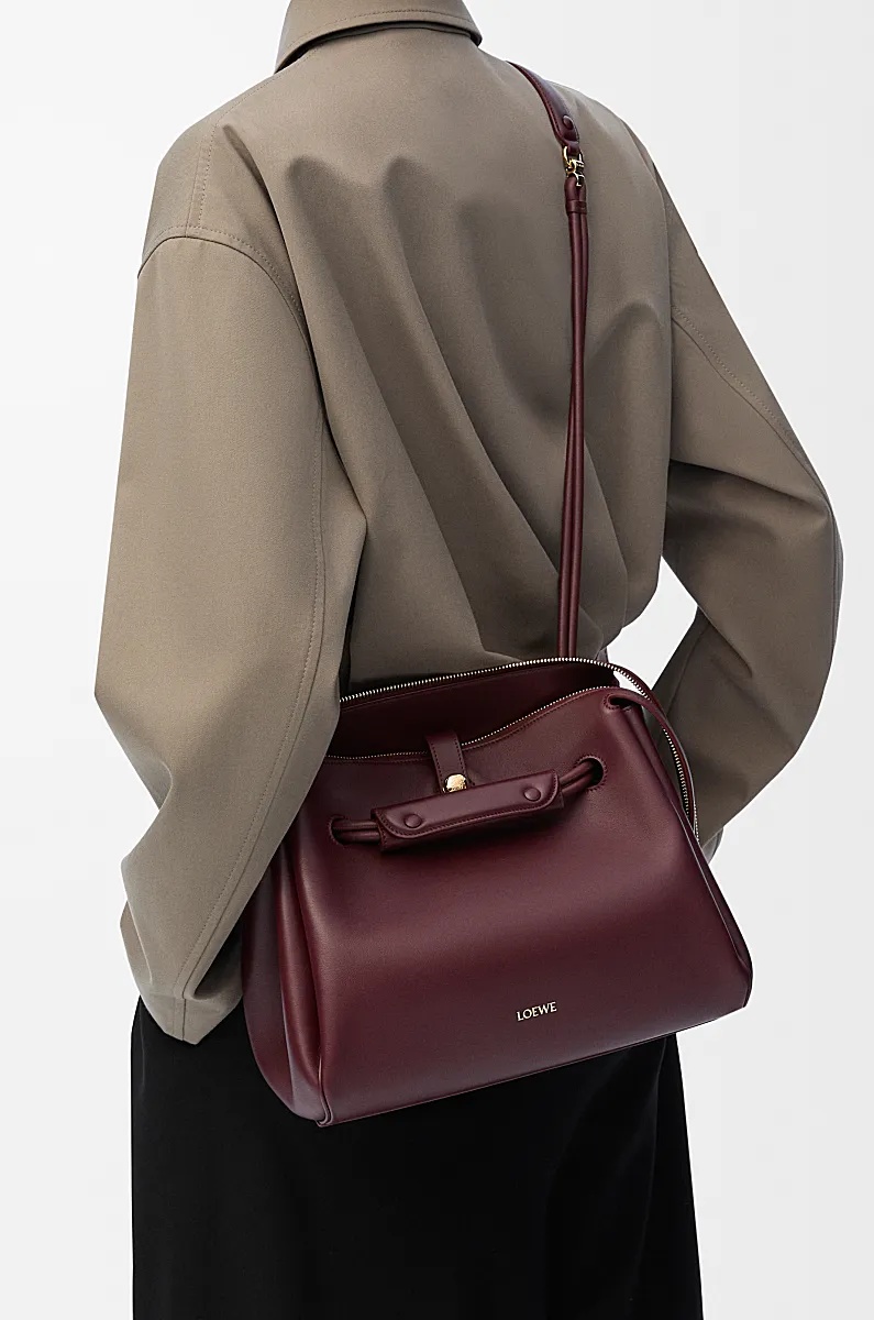 Loewe Lettering Shoulder Bag In Red
