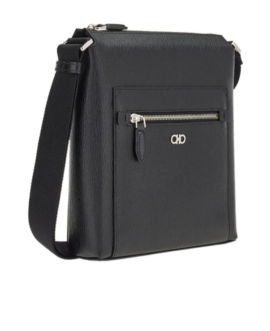 Ferragamo Logo-plaque Leather Messenger Bag In Black