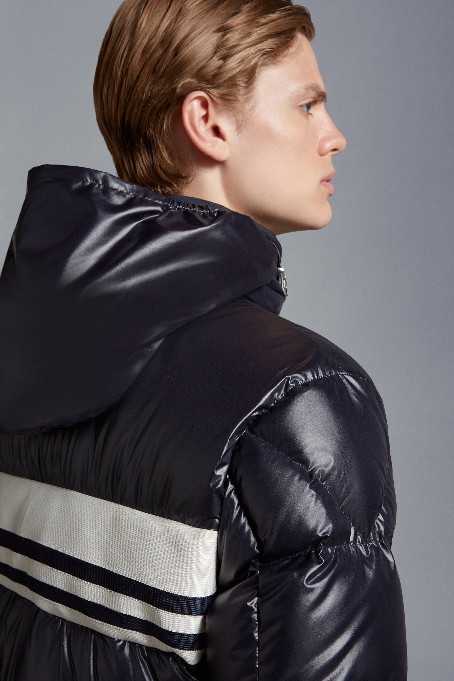 Moncler Logo Embroidered Zip-up Puffer Jacket In Blue