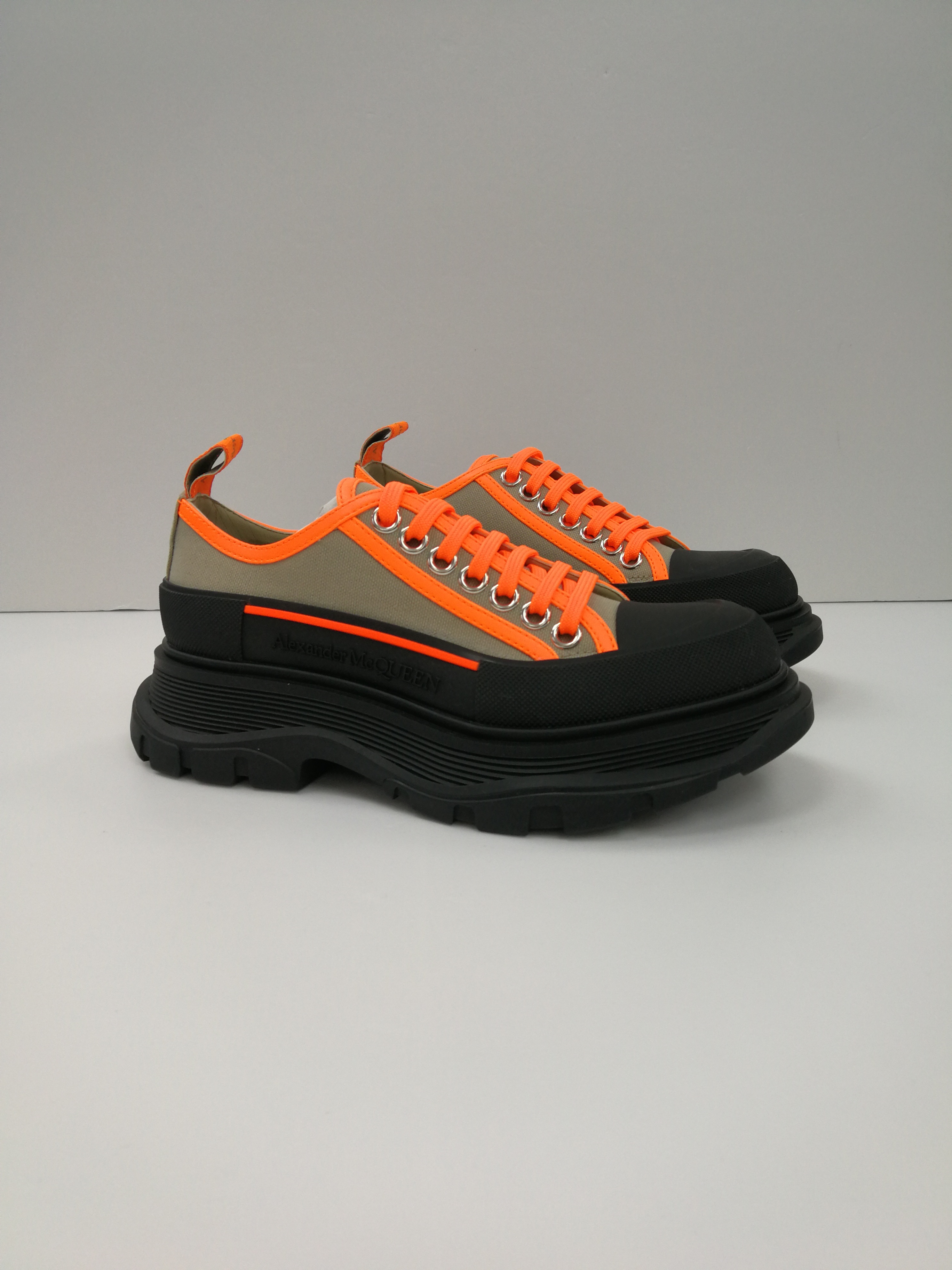 Alexander Mcqueen Tread Slick Lace Up Sneakers In Black