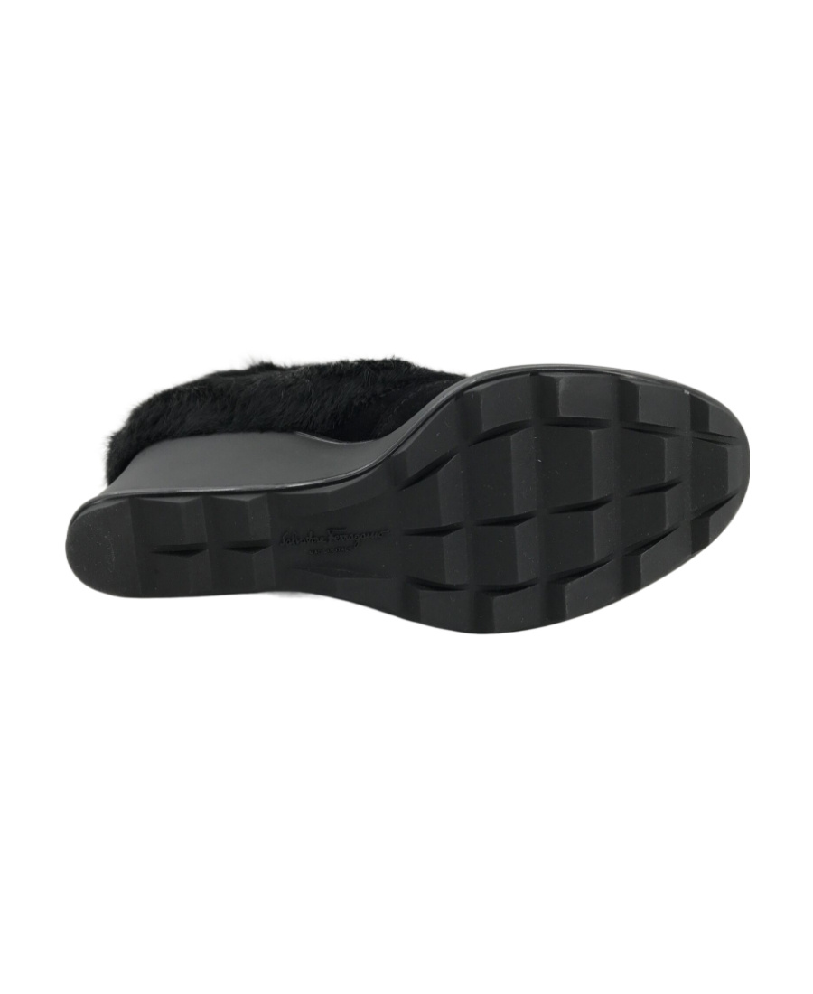 Ferragamo Logo Boots In Black