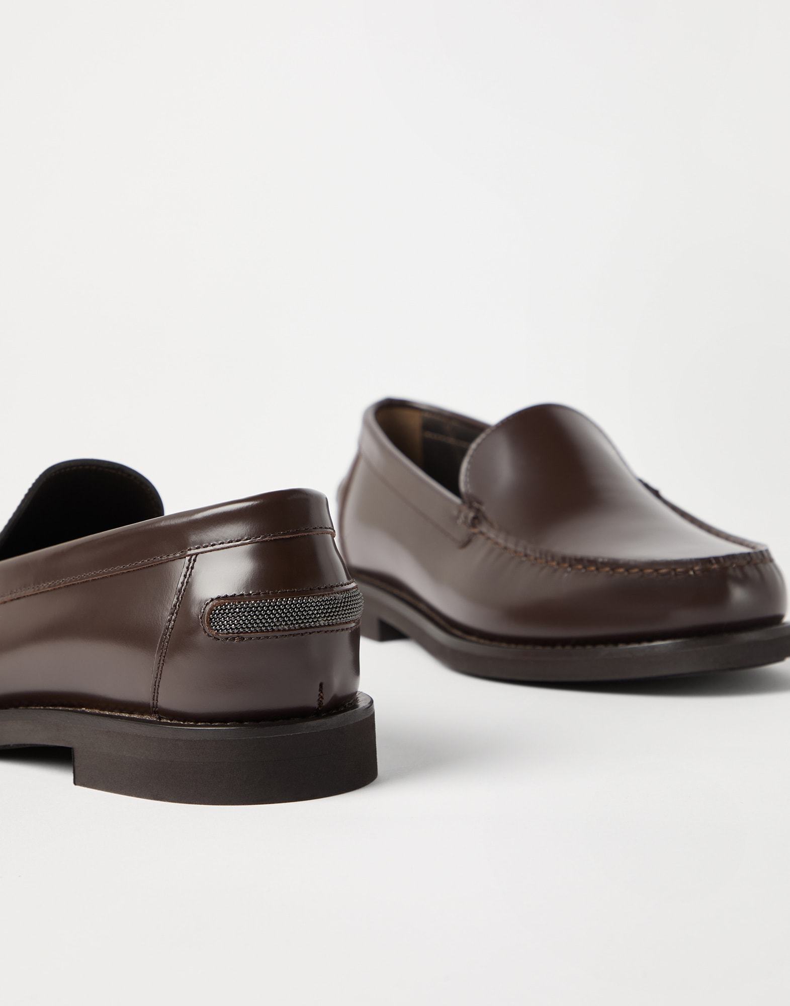 Brunello Cucinelli Round Toe Leather Loafers With Stitched Detailing In Black
