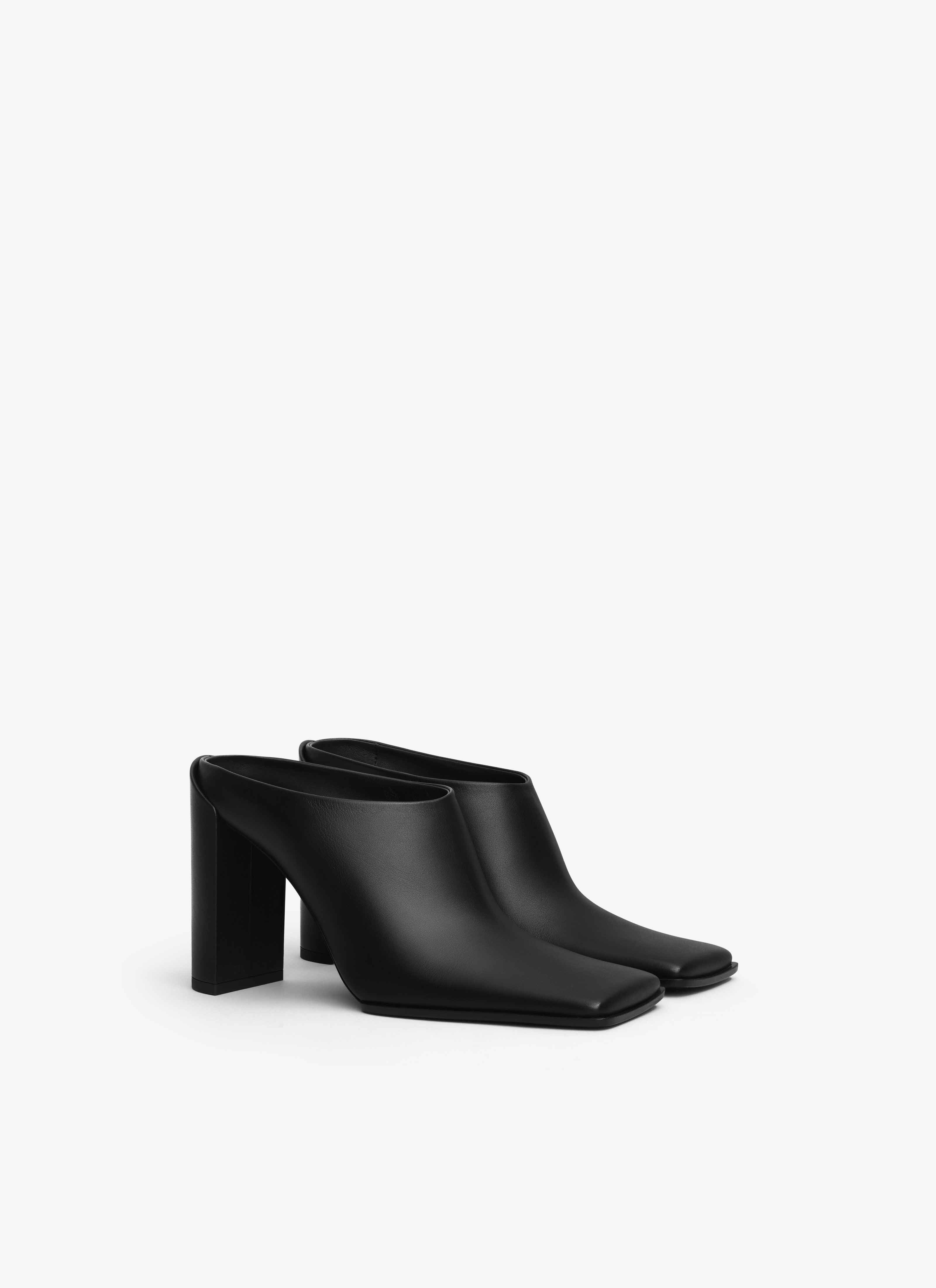 Alaïa Leather Square-toe Mules In Black